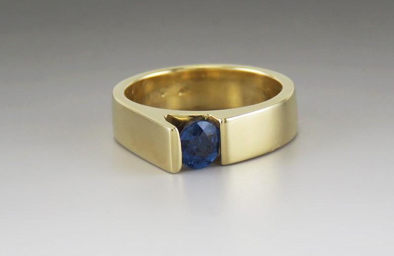 Beautiful 14k Yellow Gold .50ct Blue Sapphire Ring Size 5.5