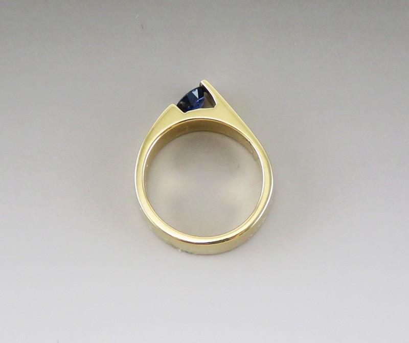 Beautiful 14k Yellow Gold .50ct Blue Sapphire Ring Size 5.5