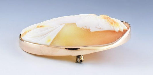 Lovely Victorian 14k Gold Carved Cameo Brooch Pin of a Classical Woman