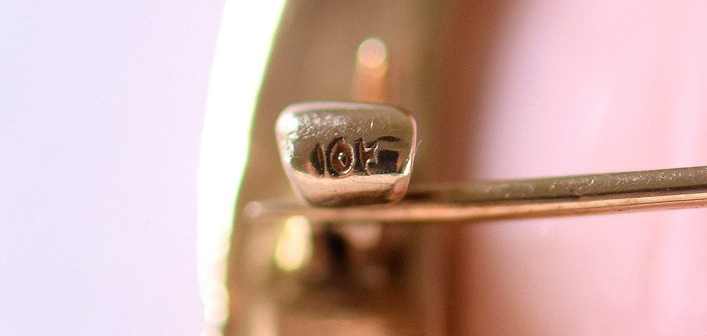 Fine Old 10k Yellow Gold and Carved Pink/White Shell Cameo Pin Engraved Border
