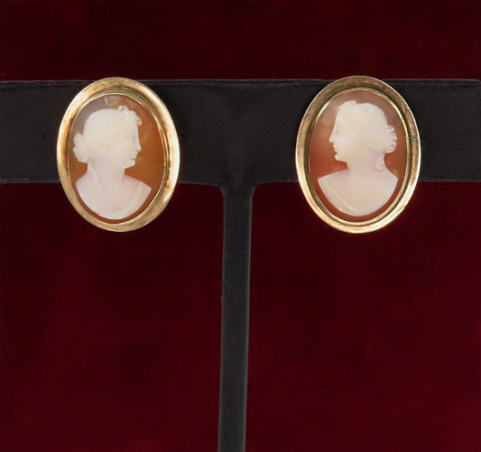 Adorable Vintage 1950s 14k Yellow Gold Carved Cameo Screwback Earrings