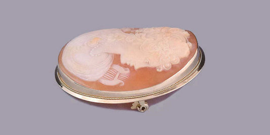 Extraordinary Vintage Italian 18k Gold and Carved Cameo Pendant/Pin of Woman