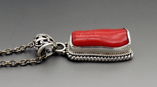 Striking VTG Handmade Tibet/Nepal Sterling Silver Red Coral Pendant
