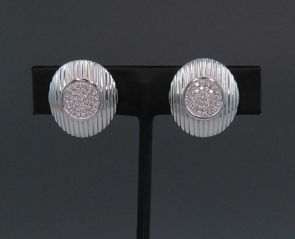 Superb 18k White Gold VS Diamond Earrings Modern and Stylish