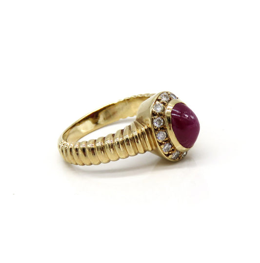 Elegant 14k Yellow Gold Ruby Cabochon Diamond Halo Ribbed Ring