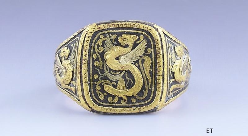 Superb 1800s Spain Toledo Damascene Gold Inlay Mixed Metal Dragon Griffin Ring