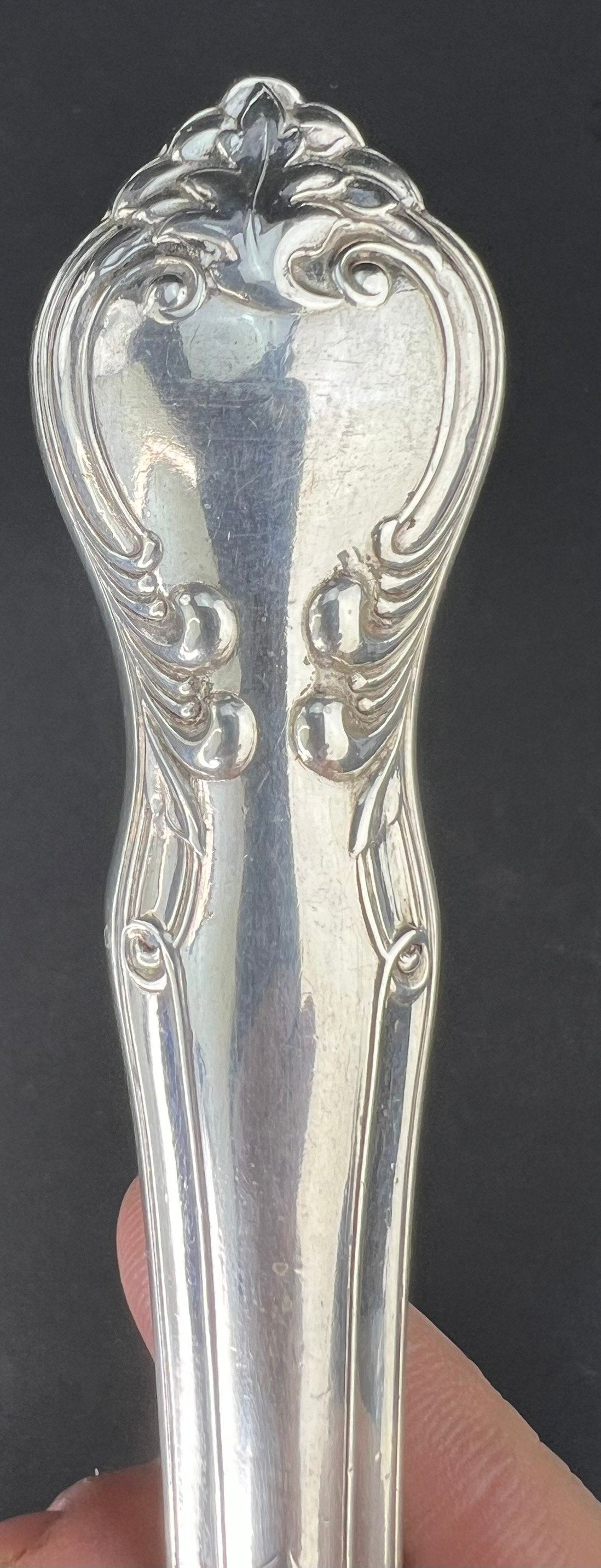 Set 8 c1860 Sterling Silver Handle Victoria Dinner Knives w Armorial Crest