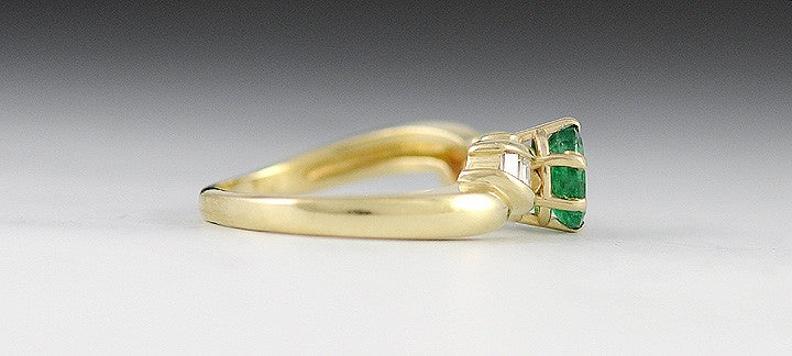 Attractive 14K Yellow Gold Emerald & Baguette Diamond Ring Size 8.25