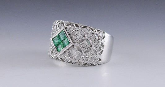 Stunning Diamond & Emerald 18K White Gold Filigree Ring