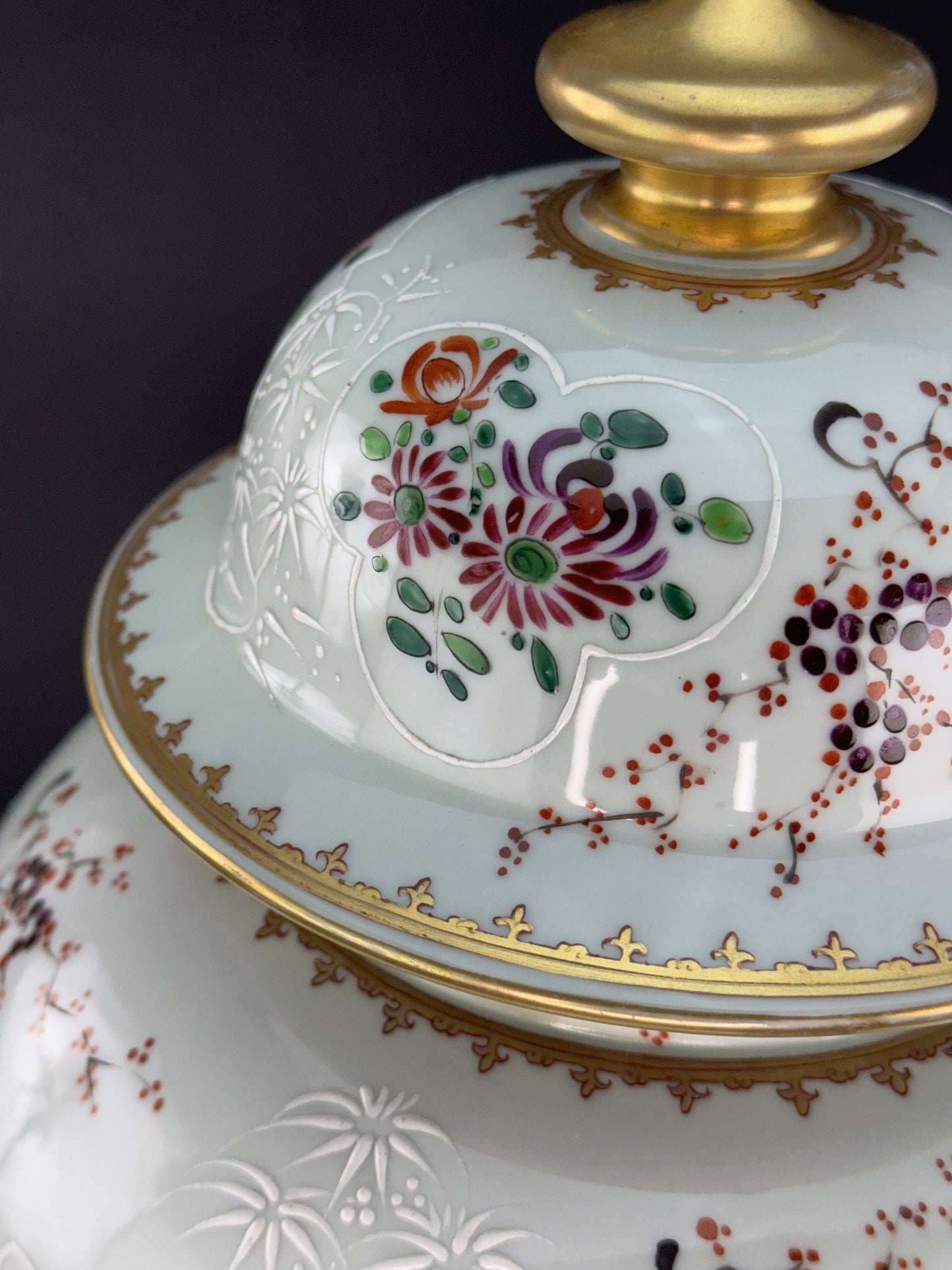 Impressive Early 1900s French Samson Pink White Lidded Urn Vase Large Size