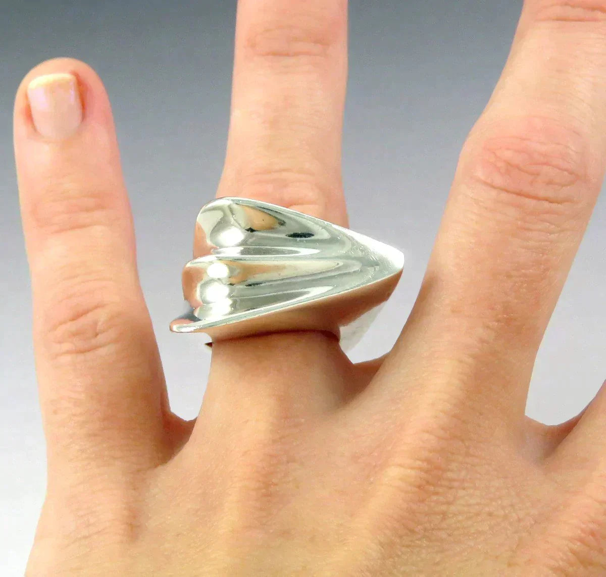 Eye Catching Signed Patricia Von Musulin Sterling Silver Arrowhead Large Ring