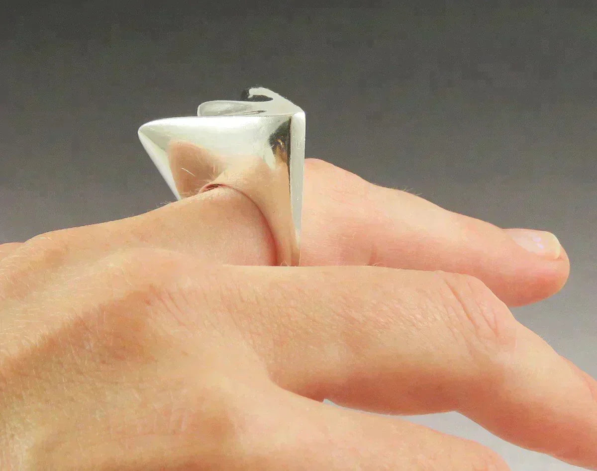 Eye Catching Signed Patricia Von Musulin Sterling Silver Arrowhead Large Ring