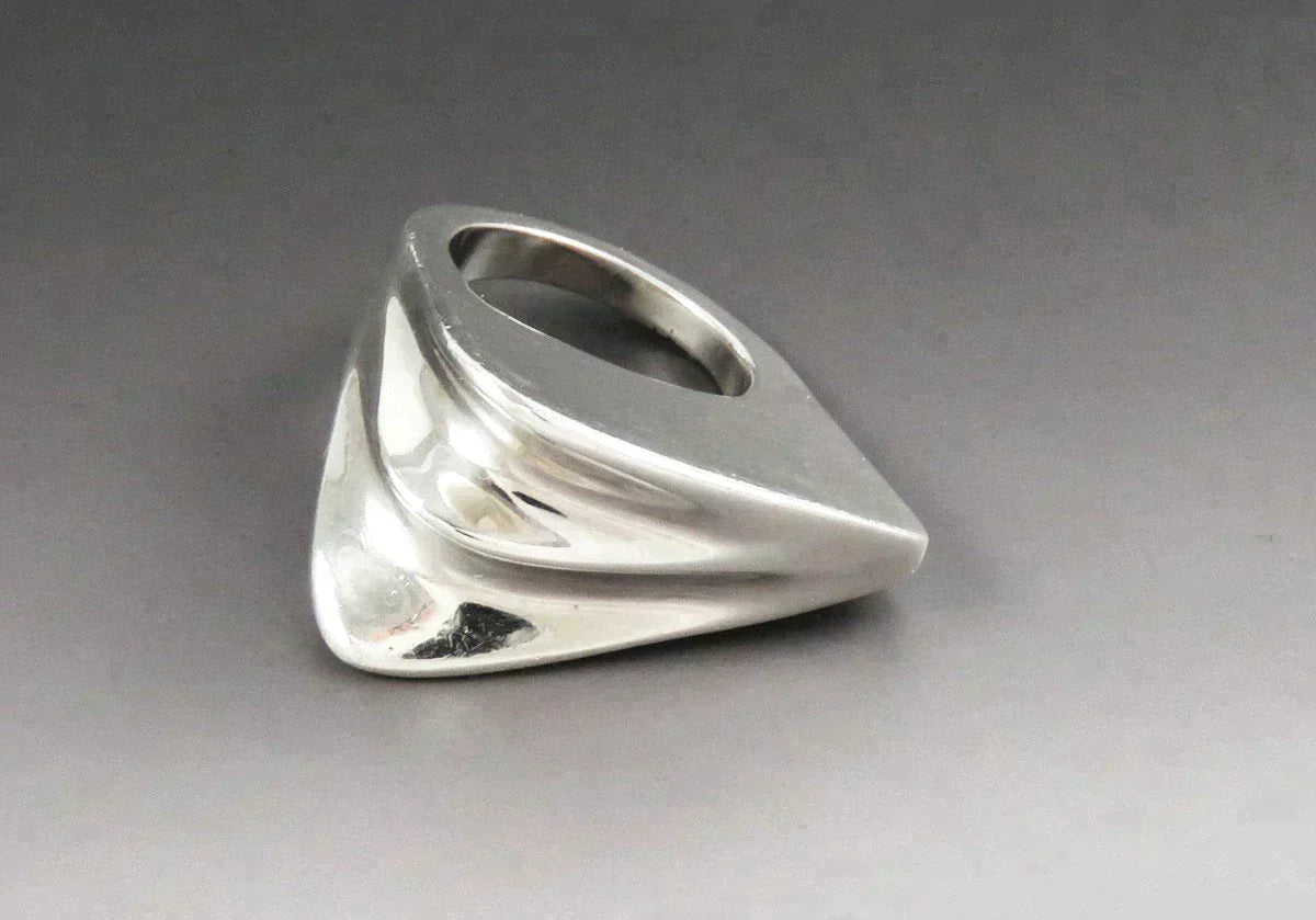 Eye Catching Signed Patricia Von Musulin Sterling Silver Arrowhead Large Ring