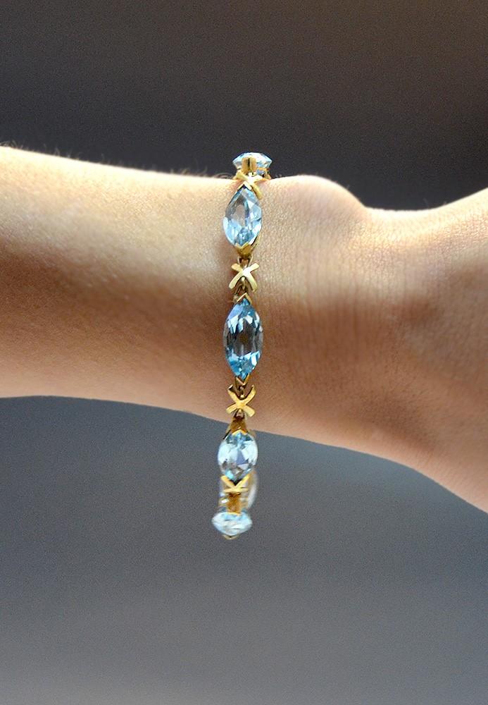 Gorgeous 10k Yellow Gold 22ct Blue Topaz Marquise Bracelet