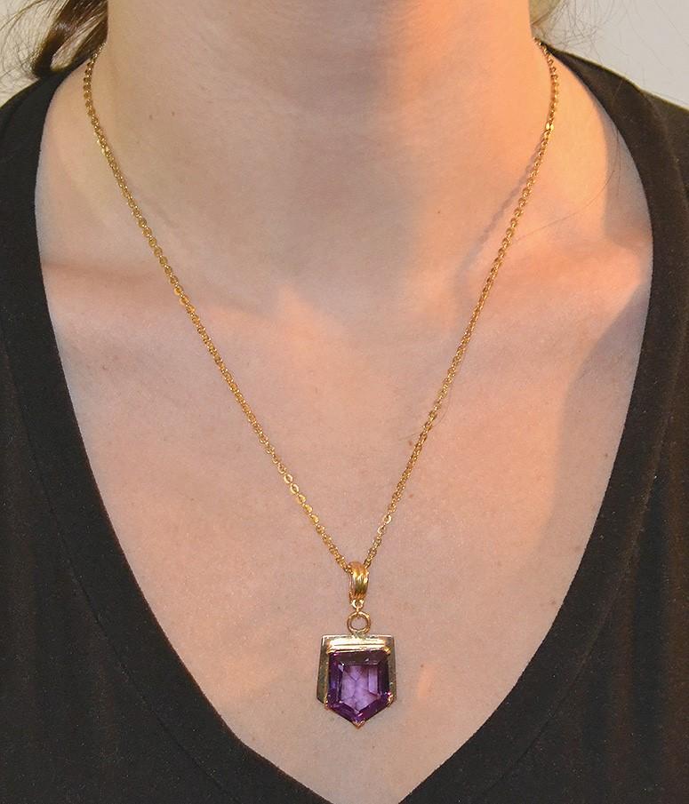 Beautiful VTG 14k Yellow Gold Large Amethyst Gemstone Pendant