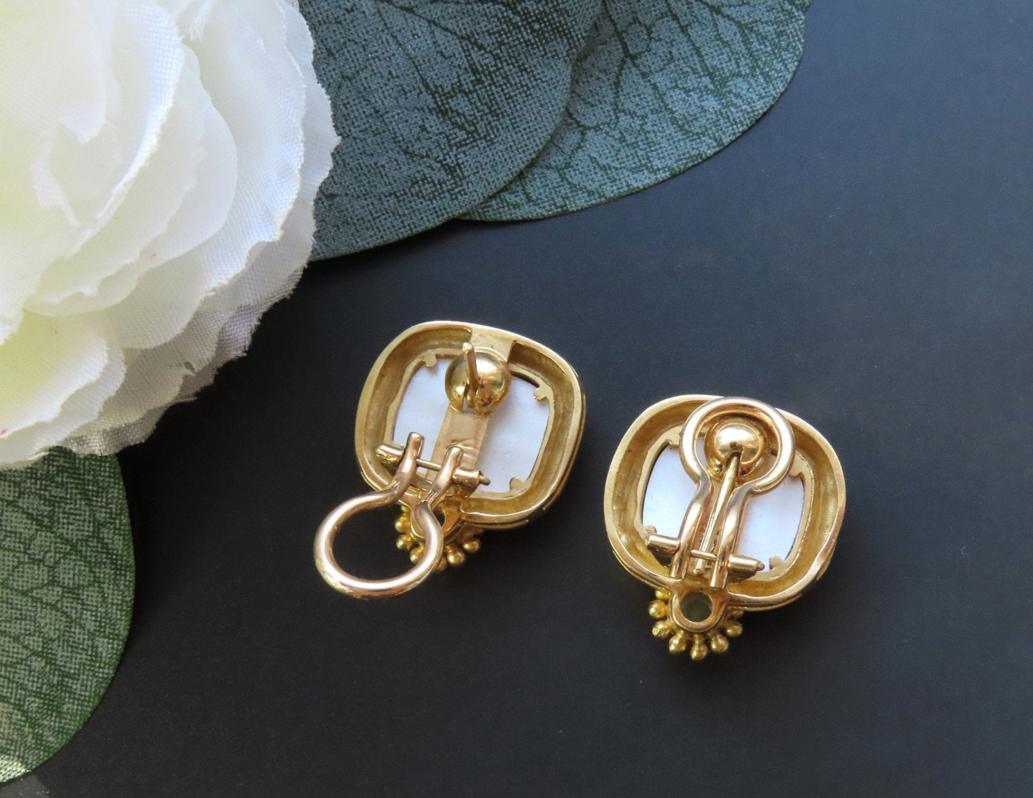 Stunning Elizabeth Locke 18k Gold Intaglio Carved Venetian Glass Earrings