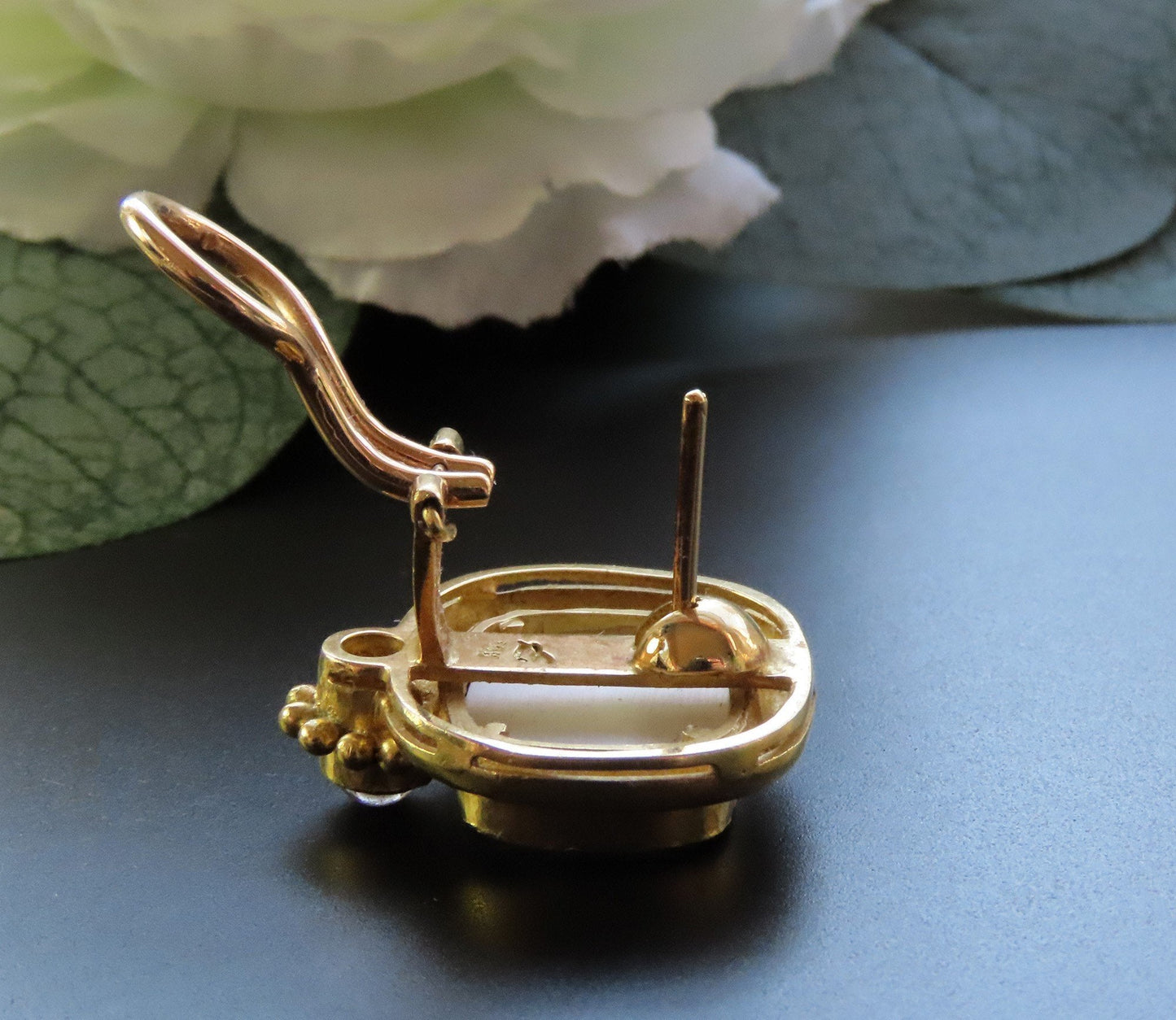 Stunning Elizabeth Locke 18k Gold Intaglio Carved Venetian Glass Earrings