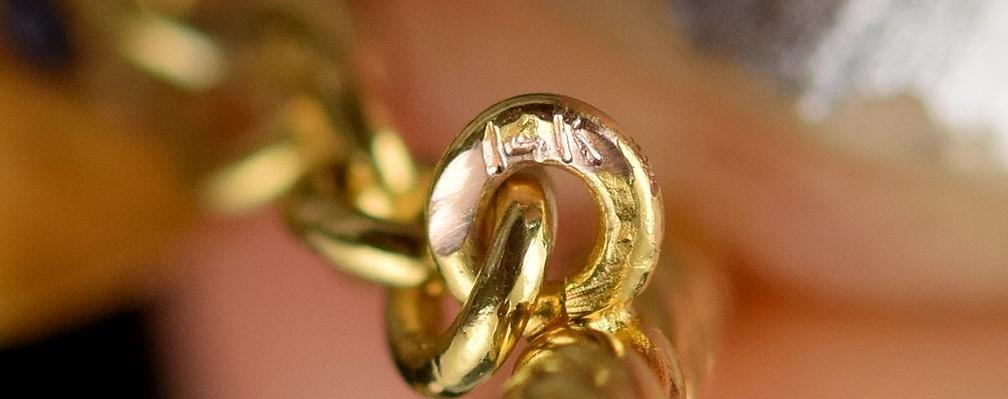 Stylish c1930s 14k Yellow Gold Sapphire Woodgrain Finish Toggle Cufflinks