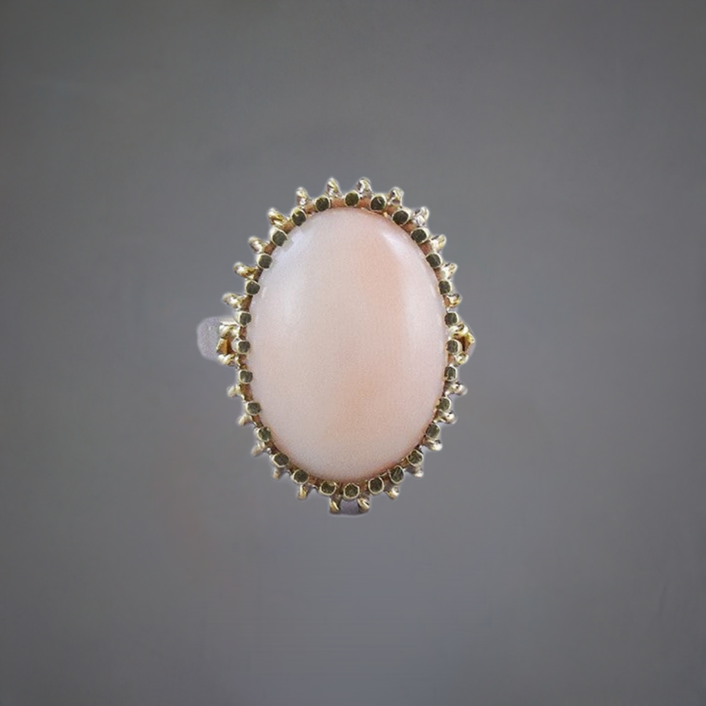 Lovely 18k Yellow Gold & Coral Pink Cabochon Ring Size 4.5