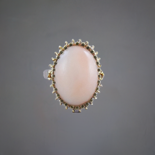 Lovely 18k Yellow Gold & Coral Pink Cabochon Ring Size 4.5