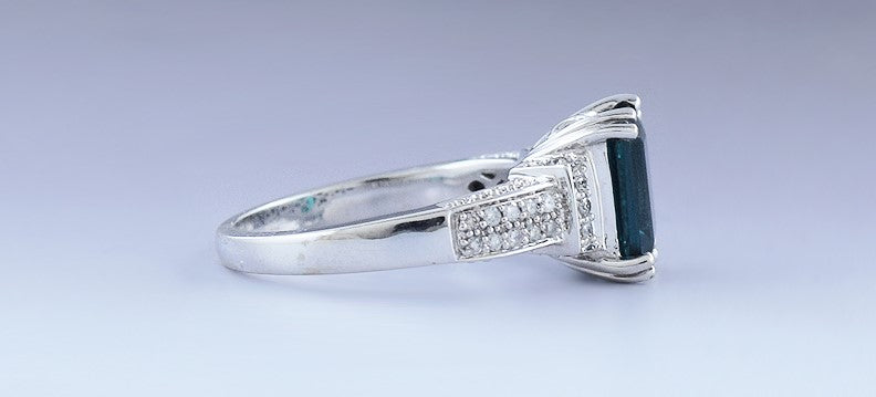Beautiful 14k White Gold Diamond Lab Created Emerald Ring