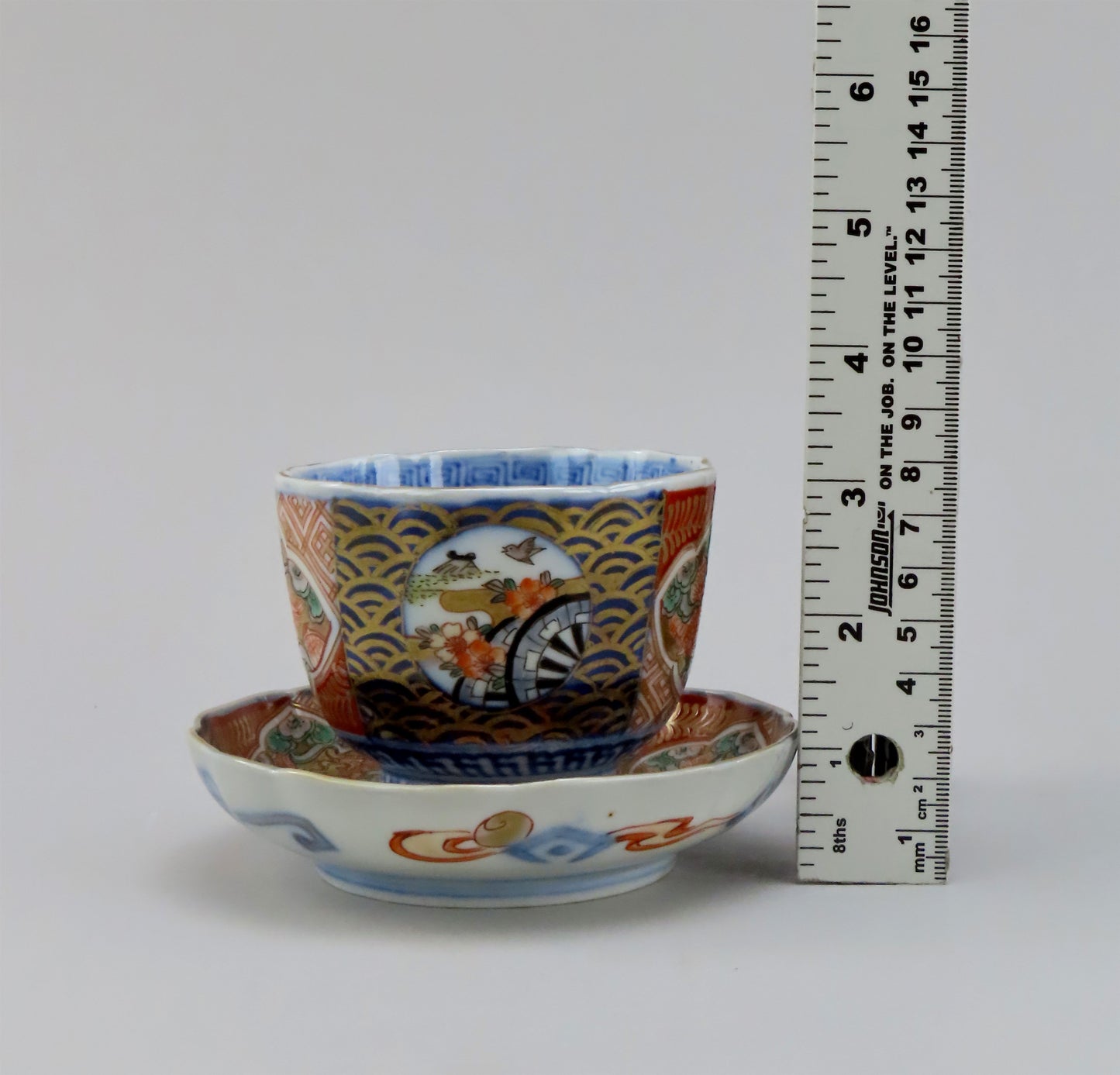 8 Antique Imari Large cups and Saucers Fine Quality