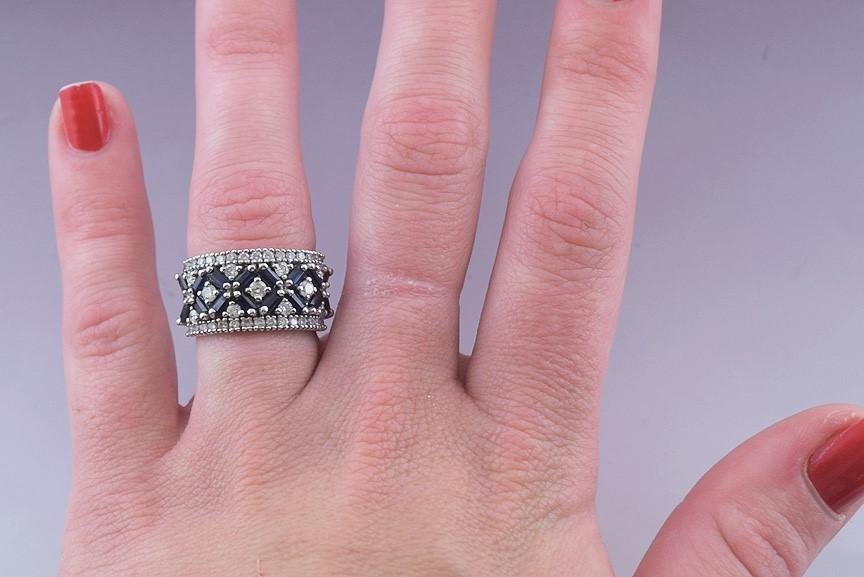 Dazzling 14k White Gold ~.50ct Diamond ~.60ct Lab Sapphire X's O's Ring