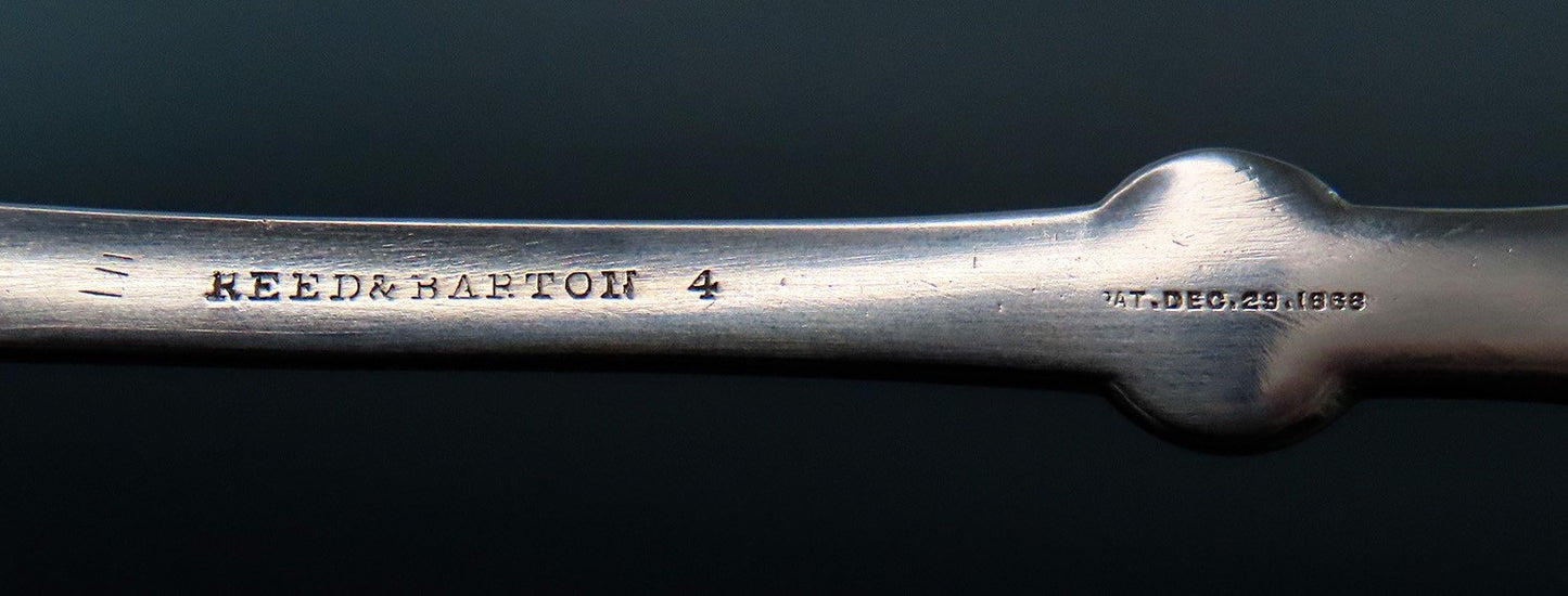 Nice Antique Reed Barton Silverplate Medallion Cake Pie Pastry Server