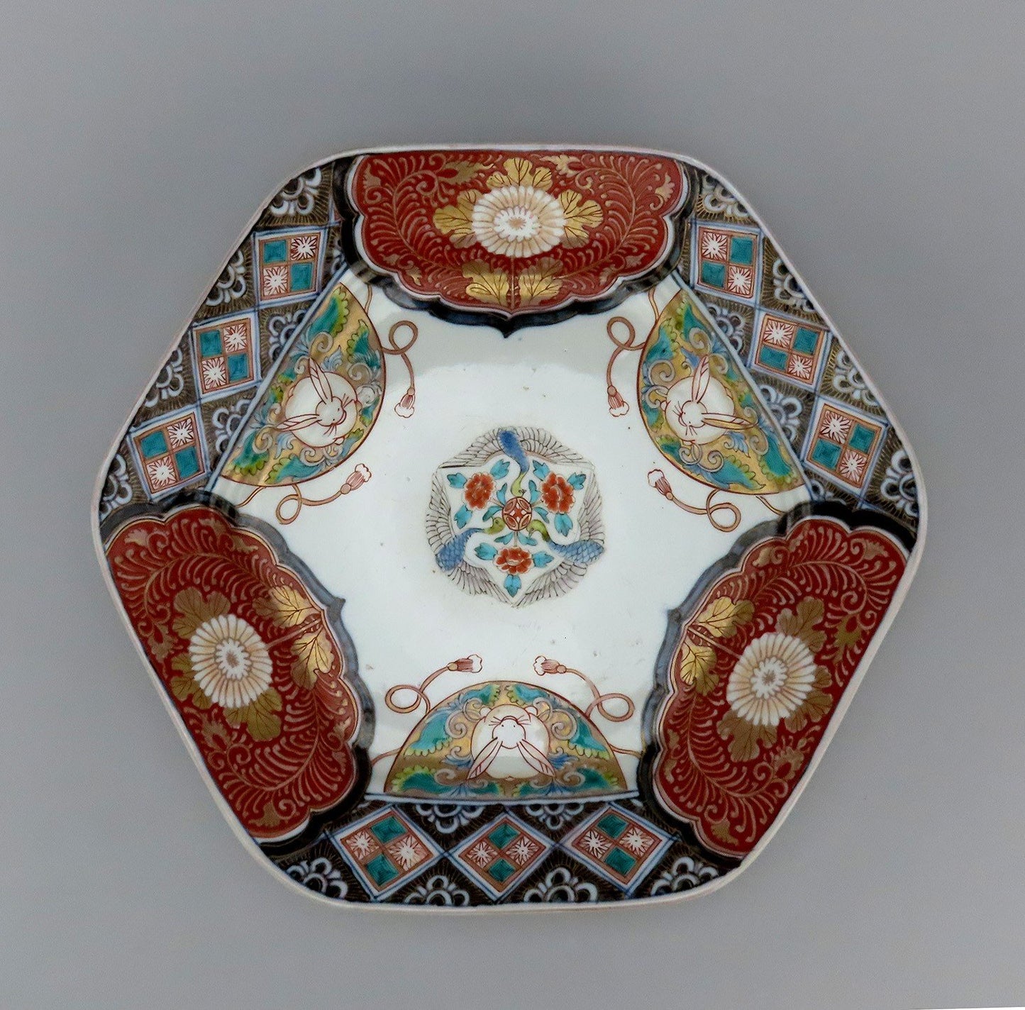 Large Gorgeous Japanese Imari Mid-1800s Hexagonal Serving Plate Rabbits Birds