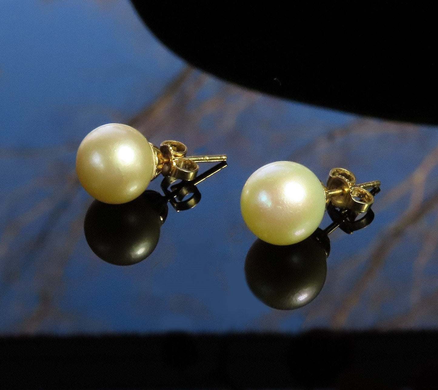Classic Pair 14k Yellow Gold 10mm Pearl Stud Earrings