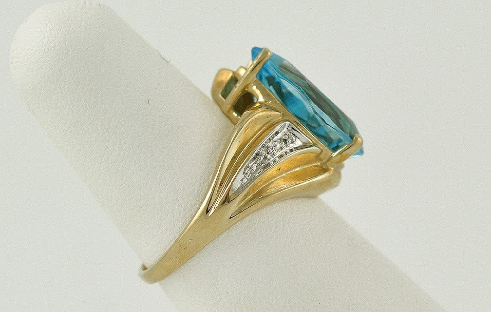 Brilliant 10K Yellow Gold Blue Topaz and Diamond Ring Size 6 Tear Drop