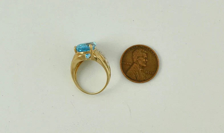 Brilliant 10K Yellow Gold Blue Topaz and Diamond Ring Size 6 Tear Drop