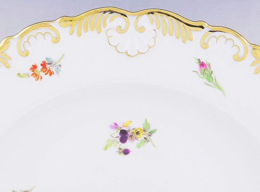 Great Set 12 Meissen Porcelain Plates Scattered Flowers and Gilding