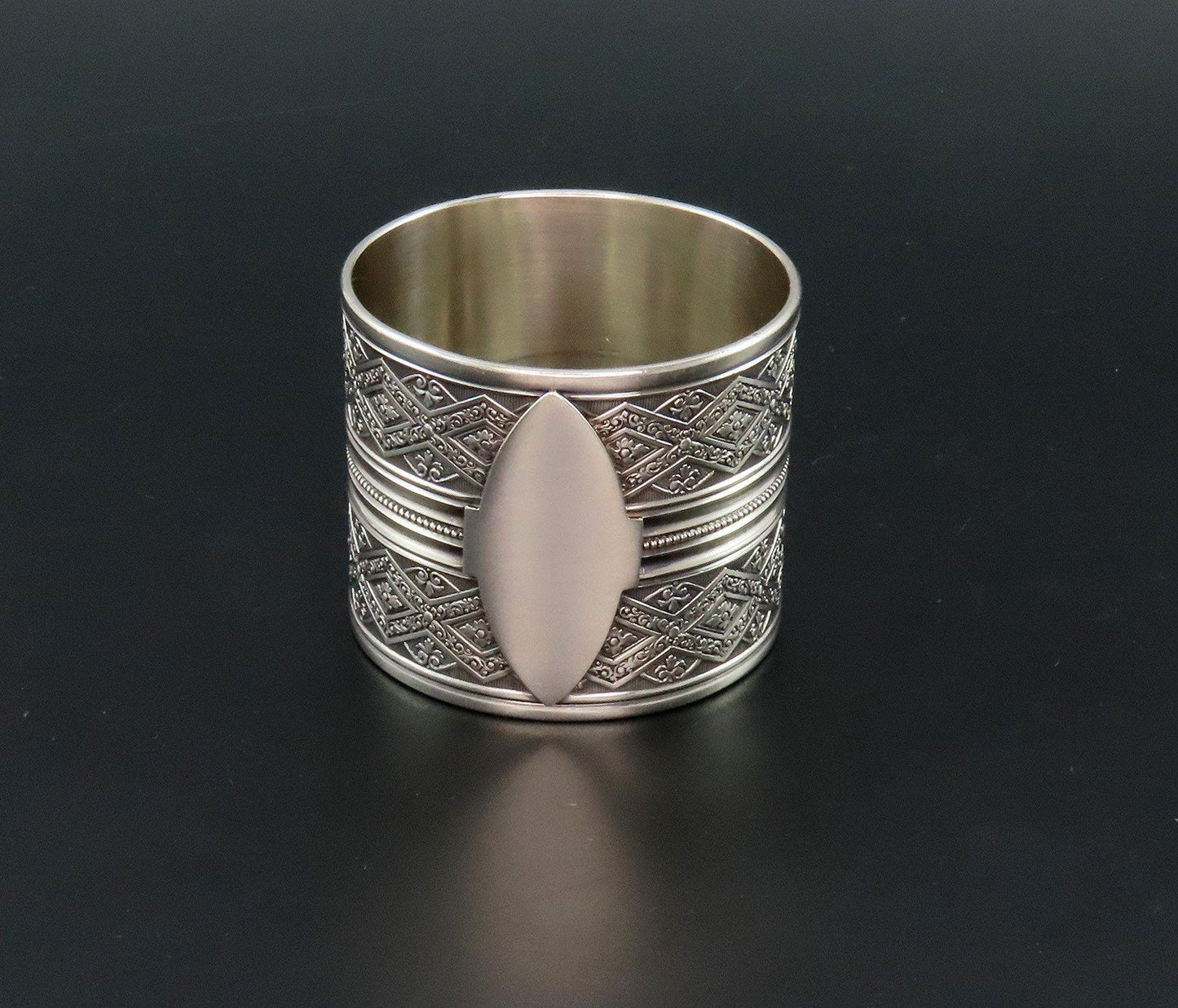 Ornate c1870s American Victorian Coin Silver Napkin Ring No Monos