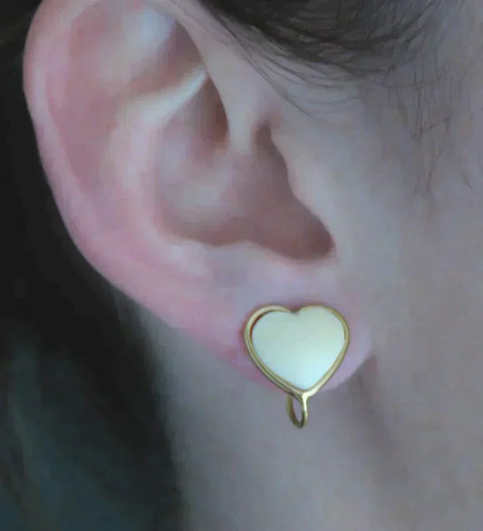 Vintage Sweet 18k Yellow Gold Carved Heart Clip Earrings