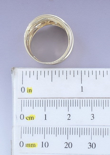Beautiful 14K Yellow Gold & Sparkling Diamond Ring Size 7