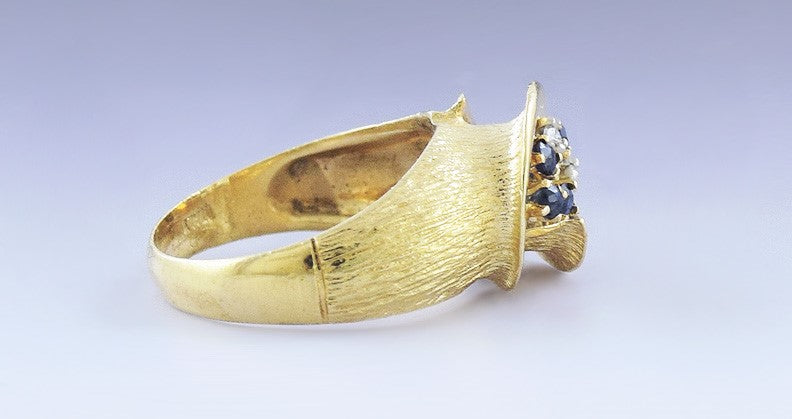 Elegant 18k Gold Diamond & Sapphire Brushed Finish Ring