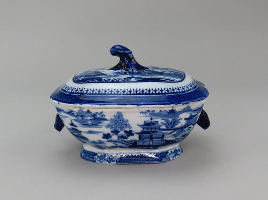Nankin Nanking English-Made Small Porcelain Covered Gravy Tureen c 1825