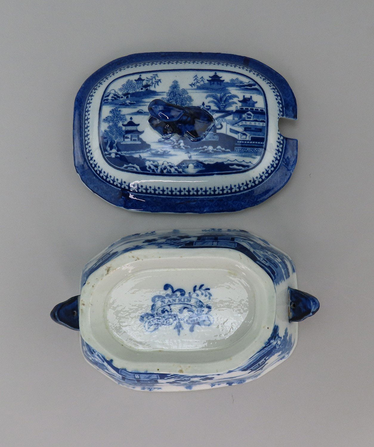 Nankin Nanking English-Made Small Porcelain Covered Gravy Tureen c 1825