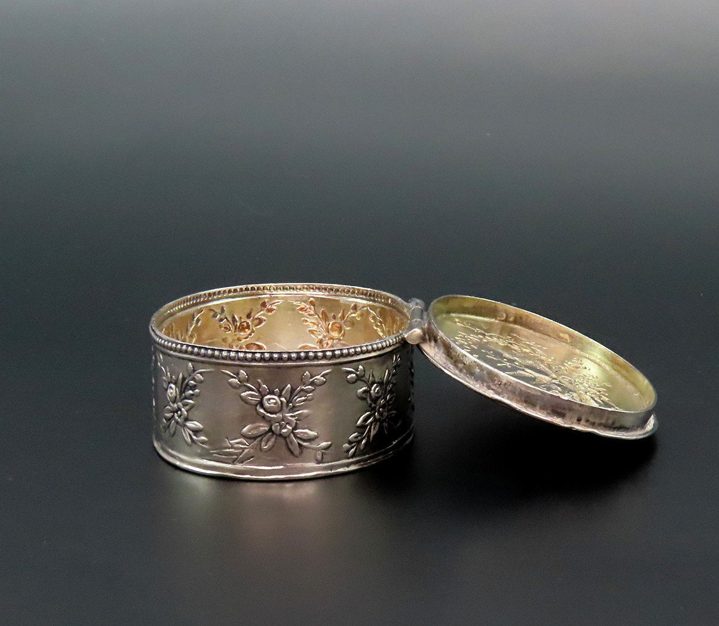 Nice J Kurz German Silver Small Oval Dresser Box No Mono 3/4" Tall