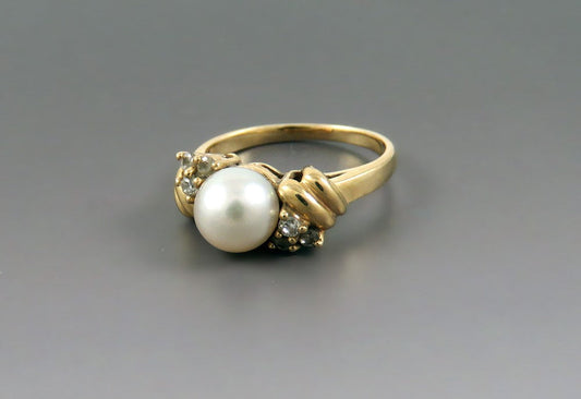 Beautiful 14k Yellow Gold ~6.8mm Pearl Diamond Ring