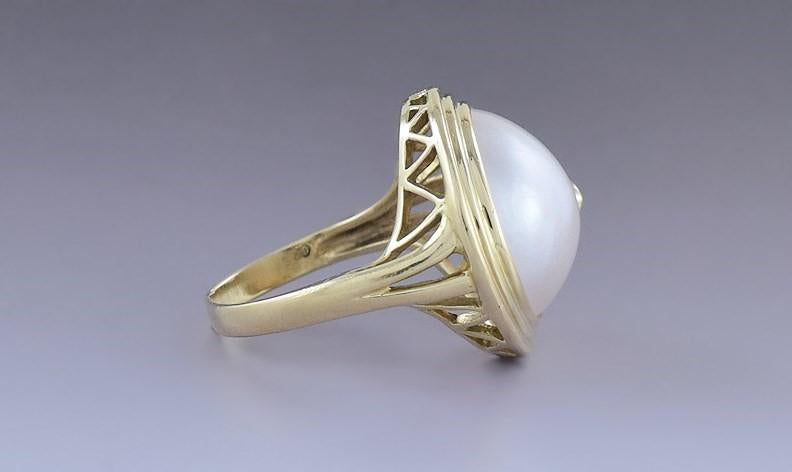 Stunning 18k Yellow Gold Mabe Pearl & Diamond Statement Dome Ring
