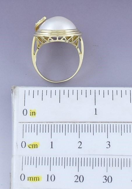 Stunning 18k Yellow Gold Mabe Pearl & Diamond Statement Dome Ring