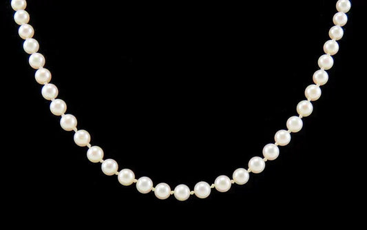 Wonderful Quality Knotted Strand of Pearls Necklace 14K Yellow Gold Clasp