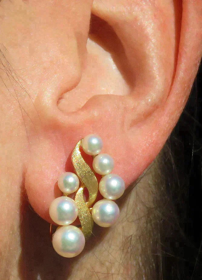 Classy VTG Pair 14k Gold & Pearl Screwback Earrings