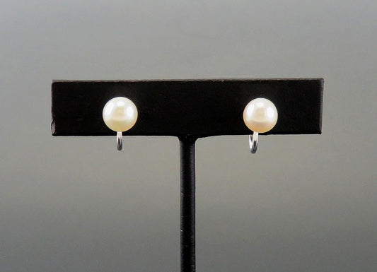 Attractive 14K White Gold Great Quality 8.1mm Pearl Screw-back Earrings