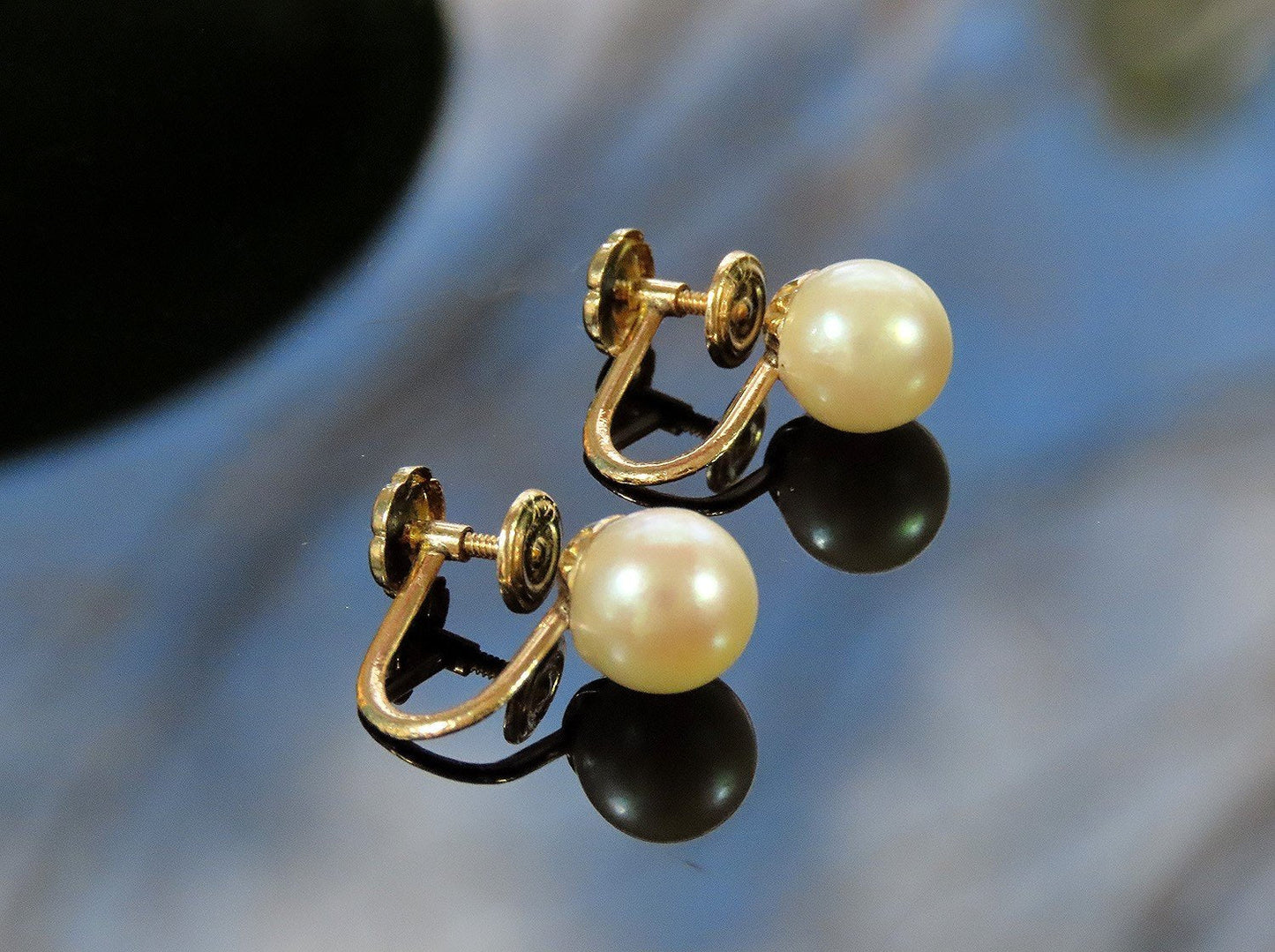 Beautiful VTG 14k Yellow Gold ~7.4mm Pearl Screwback Earrings c1950s