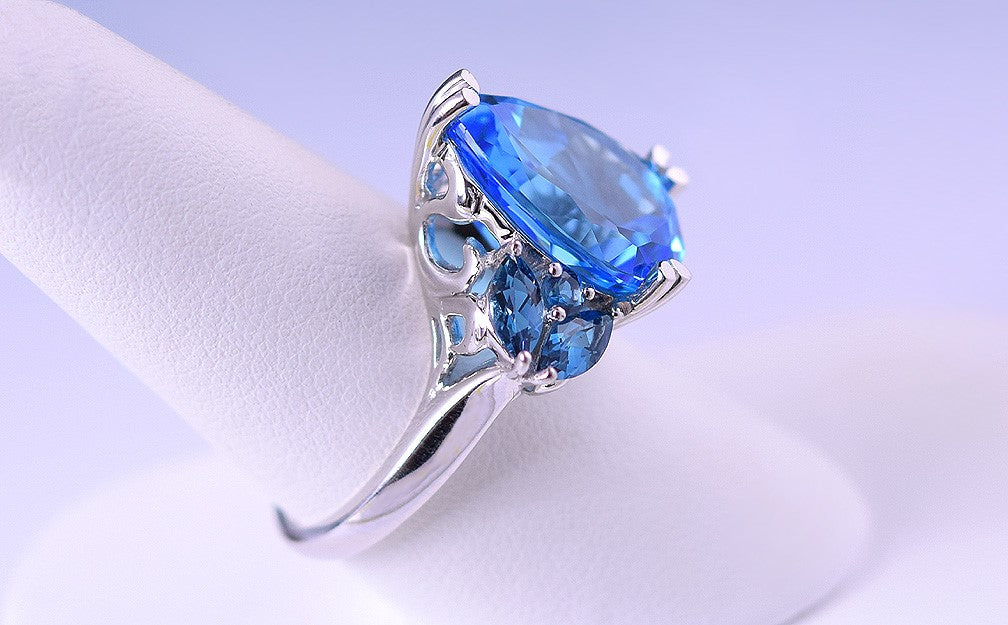 Thai Sterling Silver and Blue Pear-Shaped Topaz Ring w/ 6 Accent Topaz, Sz 8.25