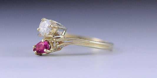 Stunning 14K Yellow Gold Ruby & Sparkling Diamond Toi Et Moi Ring Size 6.25