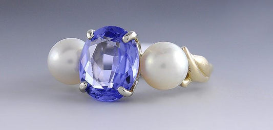 Stunning 18K Yellow Gold Pearl Blue Spinel Ring